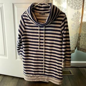 Medium loveappella scoop neck sweater, worn a few times, in great shape